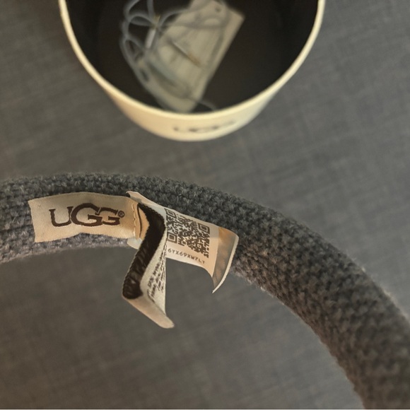 UGG gray wired earmuffs - Picture 6 of 8